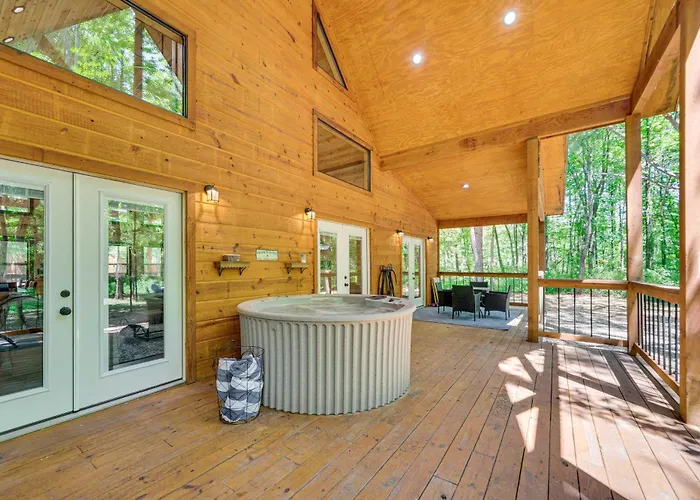 Private Hot Tub: Luxe Cabin In Broken Bow!