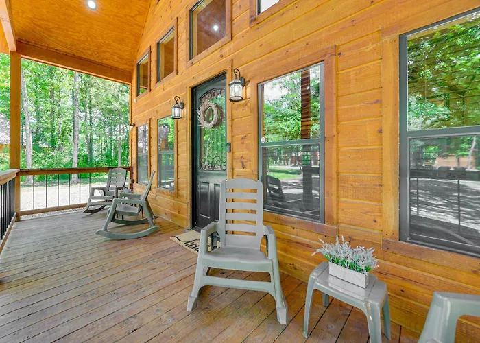 Private Hot Tub: Luxe Cabin In Broken Bow!
