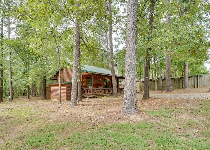 Hot Tub & Deck: Broken Bow 'Azalea House'