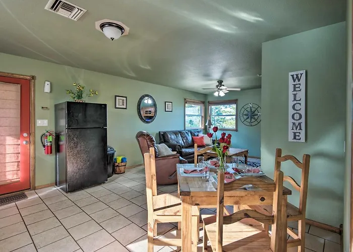 Broken Bow Cottage W/ Deck, Hot Tub & Fire Pit!